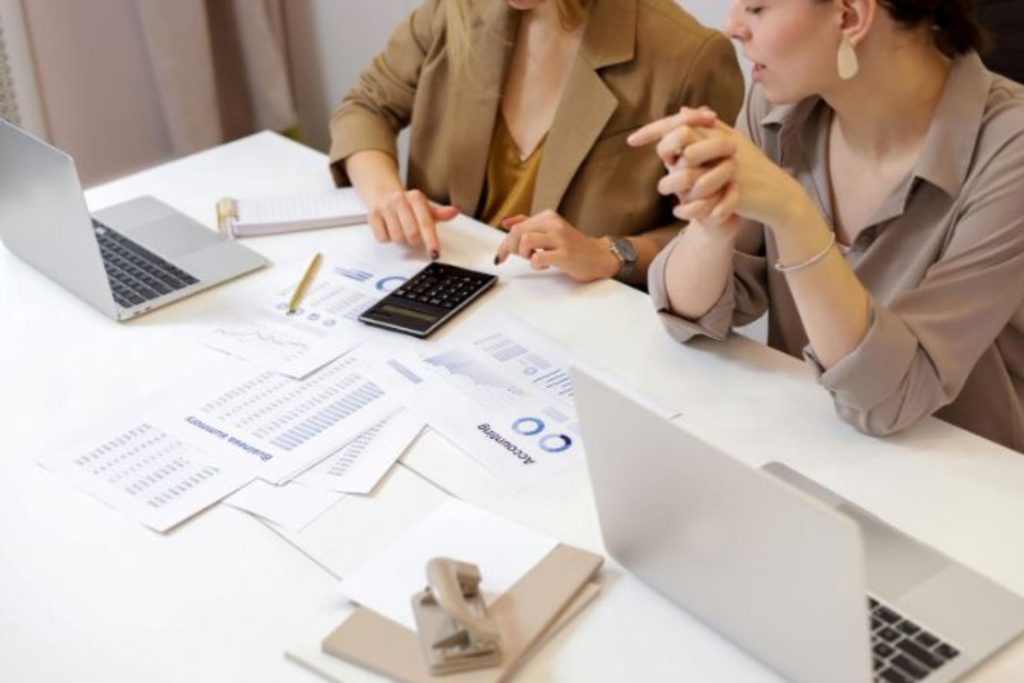 bookkeepers doing calculations