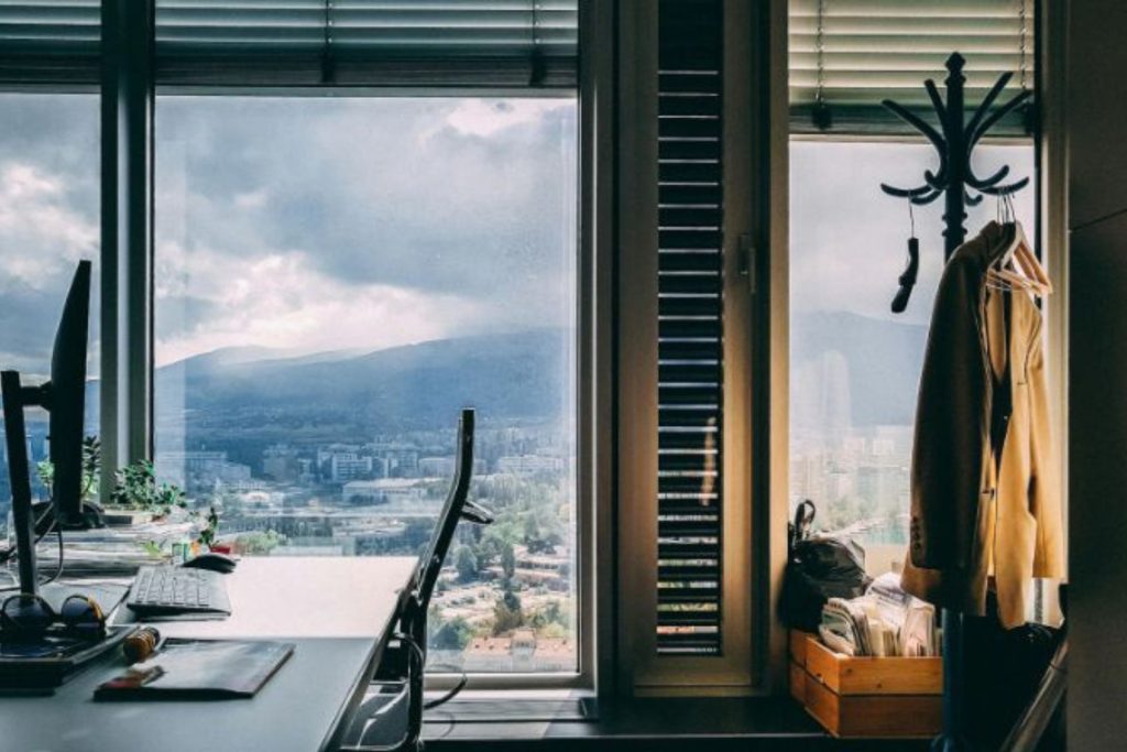 a workspace setup at home 
